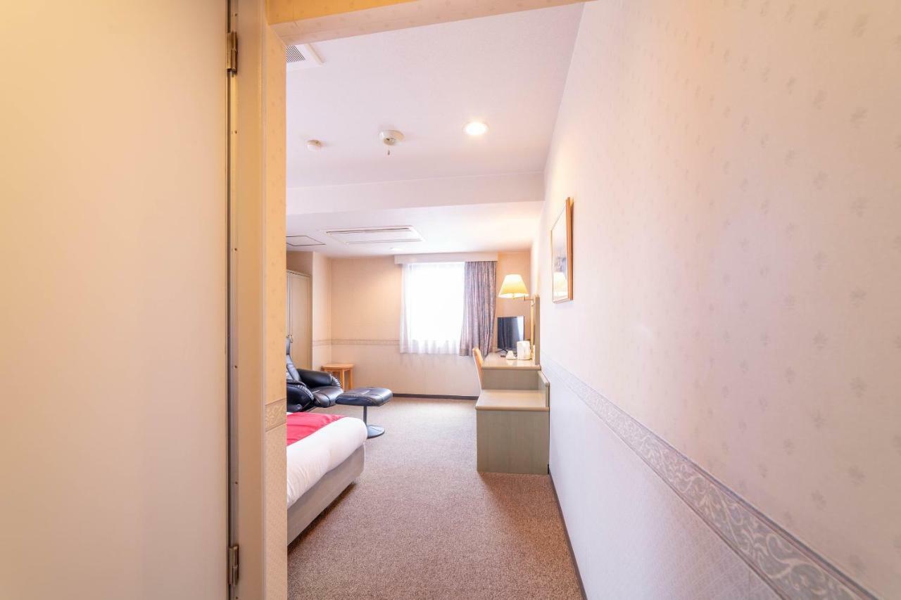 Oyo Business Hotel Nishiura Yokkaichi Exterior foto
